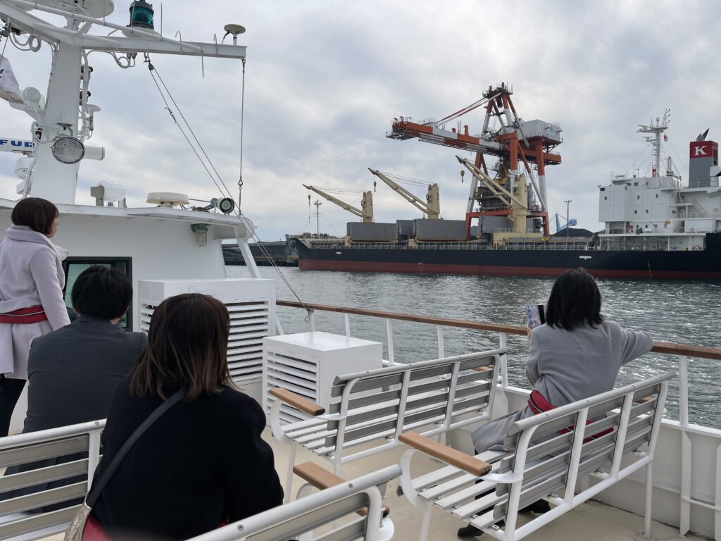 令和5年度 第2回四日市港見学会を開催しました。 四日市港利用促進協議会|輸送コストが最少の四日市港を利用した国際物流の促進